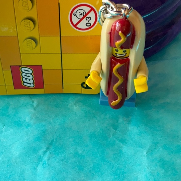 🌭LEGO HOTDOG GUY KEYCHAIN 🌭NWT 🌭 - Picture 10 of 16